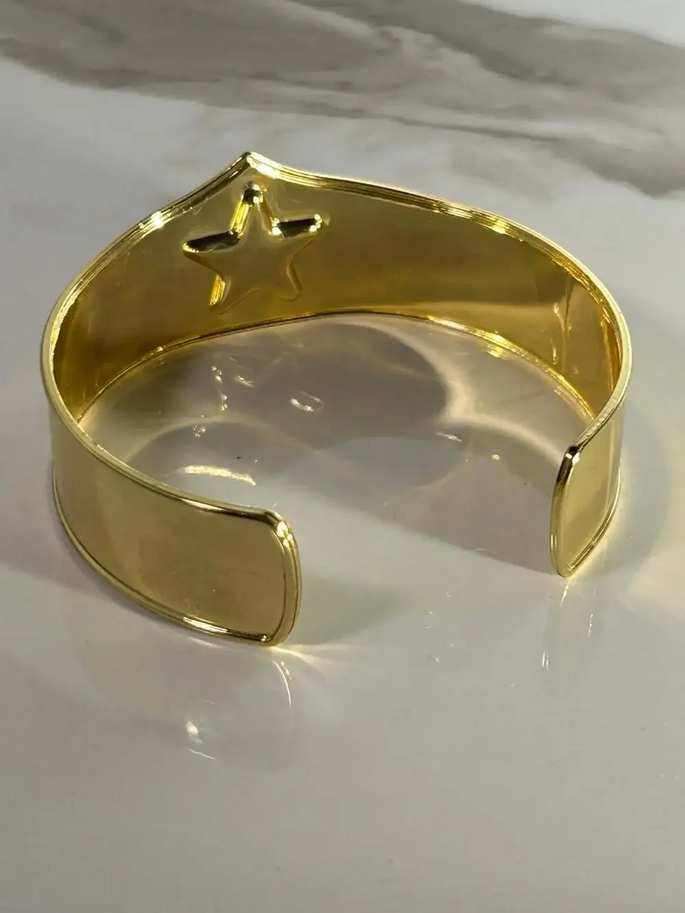 DC Comics Wonder Woman Gold Tone Bracelet Metal